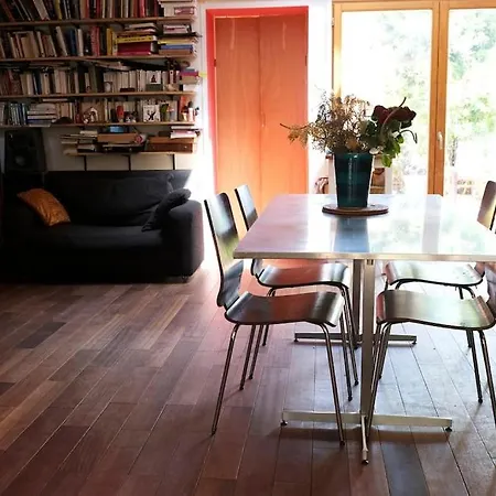 Maison En Bois Au Fond Du Jardin * Fontenay-sous-Bois