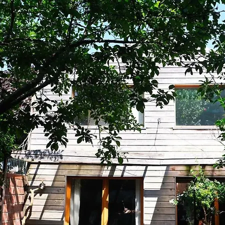 Maison En Bois Au Fond Du Jardin Holiday home